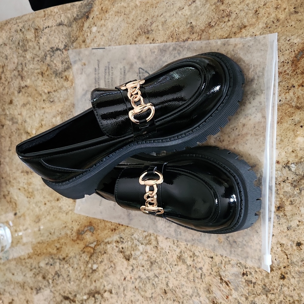 SHEIN Shiny Patent Platform Chained Loafers. NEW!